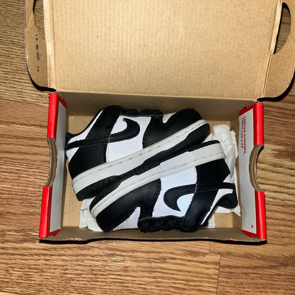 Nike Toddler Boy Panda Dunk Low, size 5c